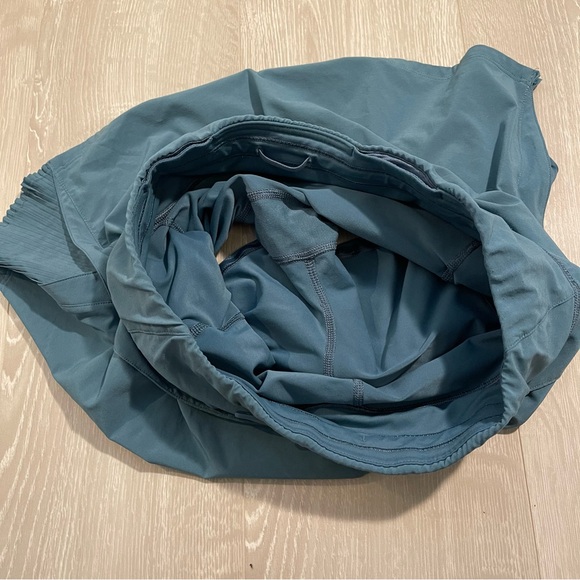 Lululemon Play Off The Pleats Skirt *13"
Persian Blue size 6 - Picture 15 of 15